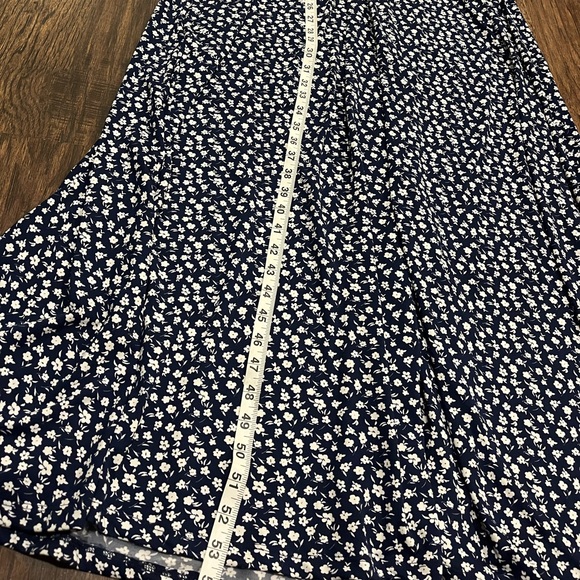 Floral Maxi Dress. Rayon material and cris cross opening at top. Flowing bottom! - Picture 4 of 5